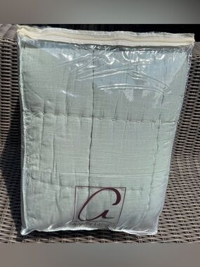 Frontgate Reversible Quilted Comforter - King - NWT